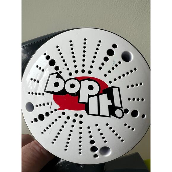 Bop It! Handheld Electronic Game Twist and Pull Hasbro 2015 Works - Picture 3 of 6